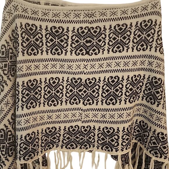 Jon & Anna Poncho, One Size - Picture 2 of 6